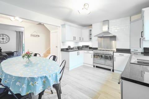 Kitchen or kitchenette, Dining area, oven, stove, toaster