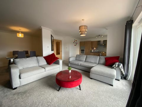 The Duplex Nairn- Spacious 3 Bedroom with sunny balcony Apartment in Nairn