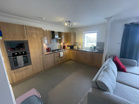 The Duplex Nairn- Spacious 3 Bedroom with sunny balcony Apartment in Nairn