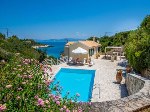 Property building, Sea view, Swimming pool