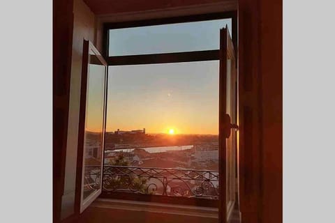 View (from property/room), View (from property/room), Balcony/Terrace, Living room, City view, City view, River view, River view, Sunset