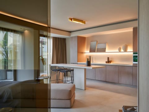 Kitchen or kitchenette, Dining area