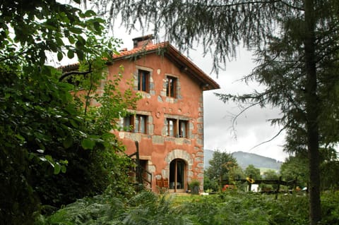 Property building, Facade/entrance, Spring, Day, Natural landscape, Garden view