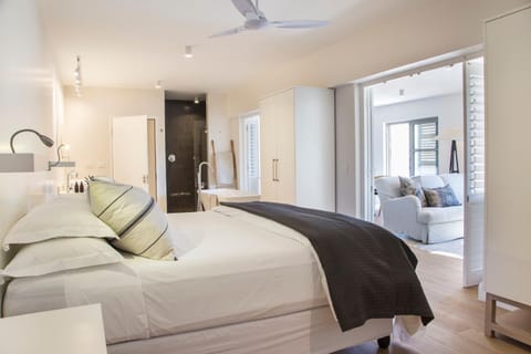 Bed, Bathroom, Bedroom, Bath, wardrobe