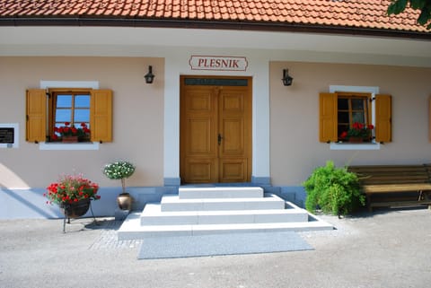 Facade/entrance