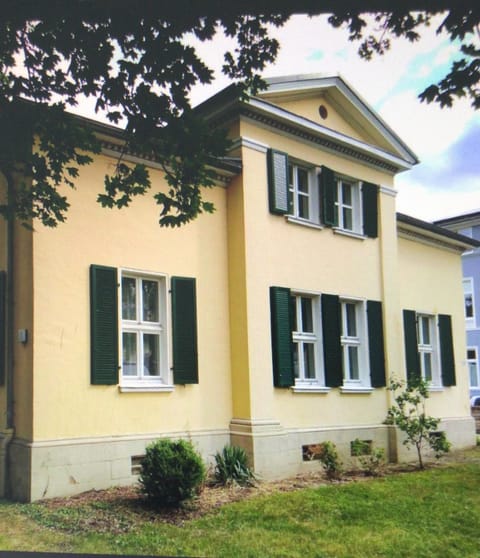 Property building, Facade/entrance, Garden