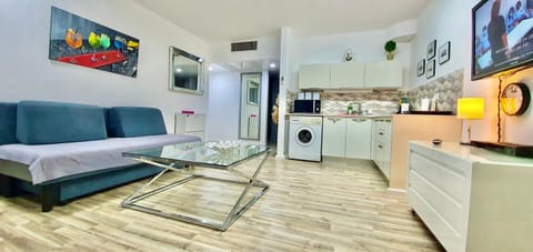 Kitchen or kitchenette, Living room, Seating area
