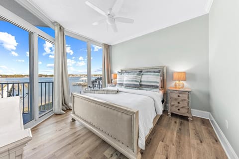 Beautiful Lagoon Front 3 Bedroom Condo House in West Beach