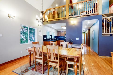 Breathtaking Hyak Home House in Snoqualmie Pass