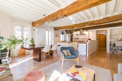 LE ROUSSEAU charme et authenticité- SRloc Apartment in Dijon