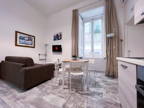 TV and multimedia, Living room, Seating area, Dining area