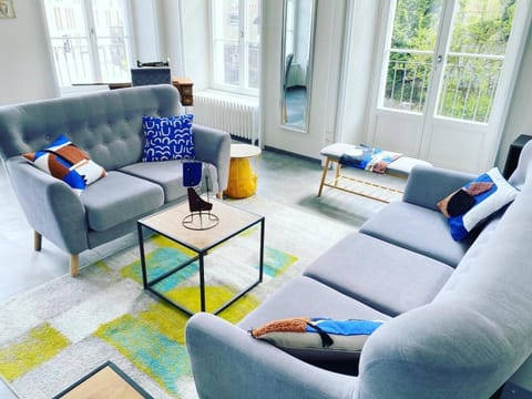 Living room, Seating area