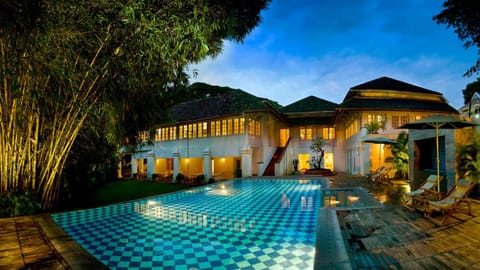 Swimming pool