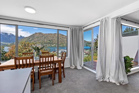 View (from property/room), Dining area, Lake view, Mountain view