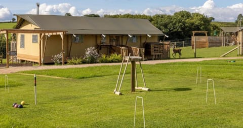Luxury Safari Lodge-Sleeps 4 6-Deer Park-Dogs Ok House in Mid Devon District