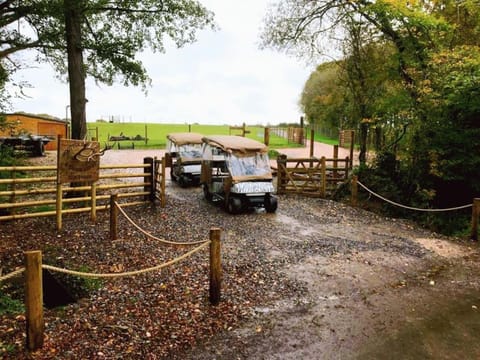 Luxury Safari Lodge-Sleeps 4 6-Deer Park-Dogs Ok House in Mid Devon District