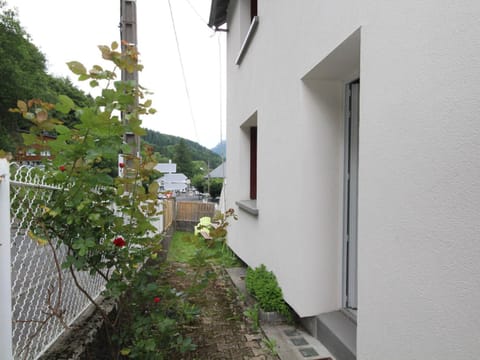 Mont-Dore : Charmant T2 en Rez-de-Jardin, Animaux Acceptés - FR-1-608-59 Apartment in Auvergne-Rhône-Alpes