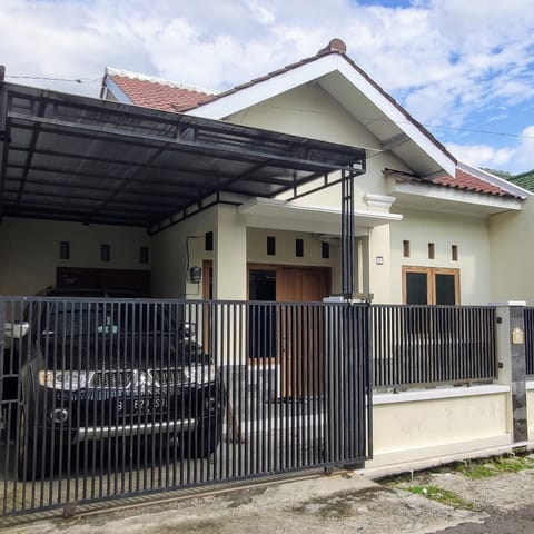 Property building, Street view