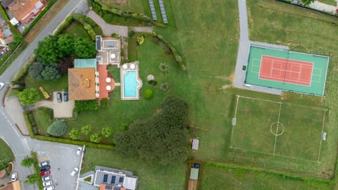 Day, Neighbourhood, Natural landscape, Bird's eye view, Tennis court, Street view, Swimming pool