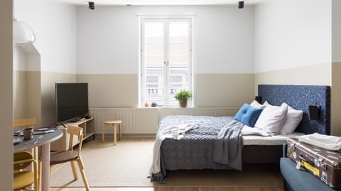 Bed, Living room, Dining area, Bedroom