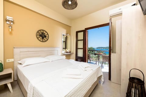 Photo of the whole room, Sea view
