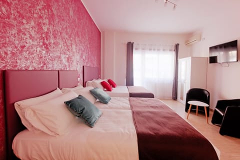 Bed, Photo of the whole room, Decorative detail, Bedroom