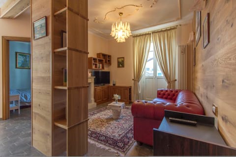 Bed, TV and multimedia, Living room, Seating area