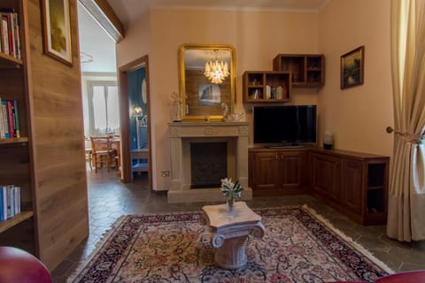 Library, TV and multimedia, Living room, Seating area, Evening entertainment