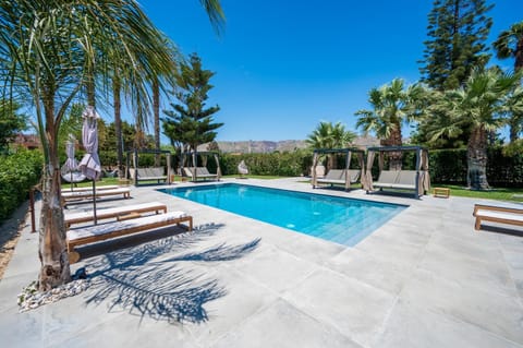 Spring, Day, Garden, Garden view, Pool view, Swimming pool, sunbed