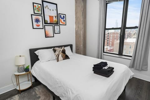 McCormick Place Modern 2BR Loft in Downtown Chicago Michigan Avenue with Optional Parking Near Soldier Field Apartment in South Loop
