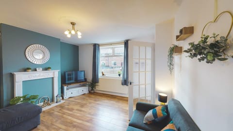 Communal lounge/ TV room, TV and multimedia, Living room, Seating area