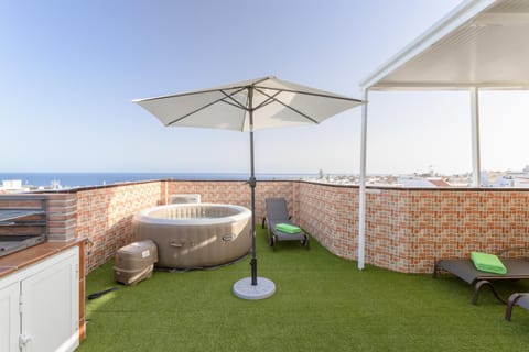 Property building, Balcony/Terrace, Living room