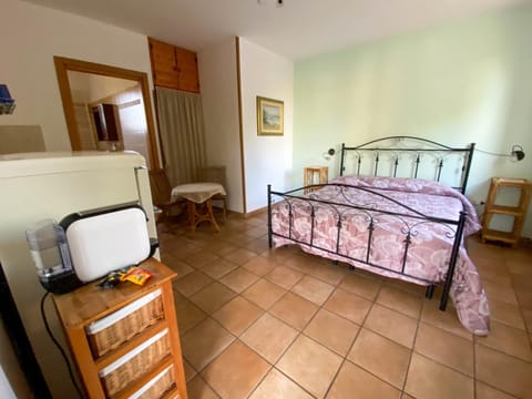 Bed, TV and multimedia, Kitchen or kitchenette, Bedroom, cot