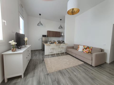 Kitchen or kitchenette, Living room, Dining area, minibar