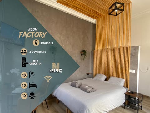 Property logo or sign, Photo of the whole room, Bedroom