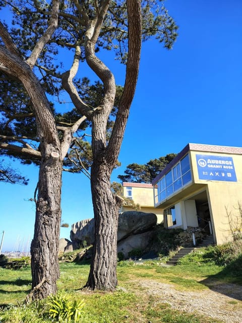Property building, Restaurant/places to eat, Facade/entrance, View (from property/room), View (from property/room), Garden view, Garden view, Sea view, Sea view