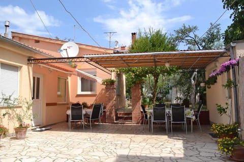 Patio, BBQ facilities, Garden, Balcony/Terrace, Area and facilities