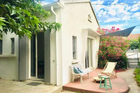 Property building, Facade/entrance, Garden