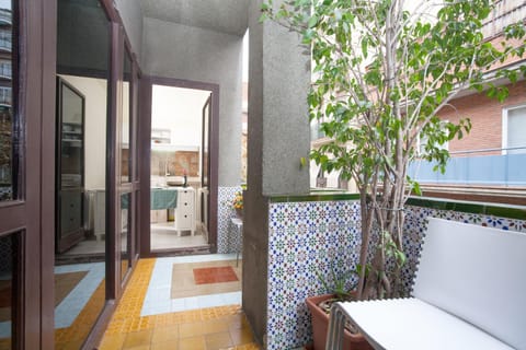 Communal lounge/ TV room, Balcony/Terrace