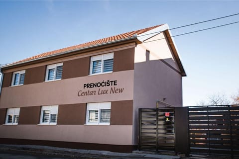 APARTMANI CENTAR LUX NEW Apartment in Timiș County