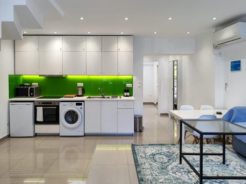 Kitchen or kitchenette, Seating area, Dining area, oven, stove, toaster, washing machine, air conditioner