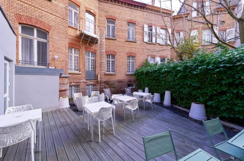 Property building, Patio, Balcony/Terrace, Balcony/Terrace