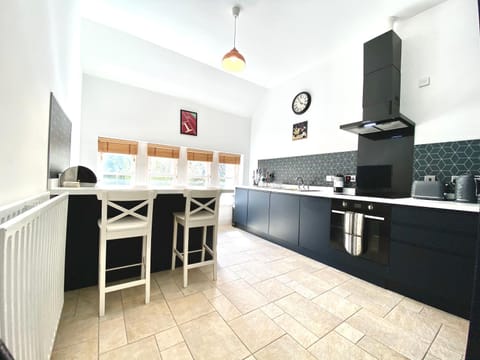 Serviced Accommodation Moray - Lesmurdie House Apartment in Elgin