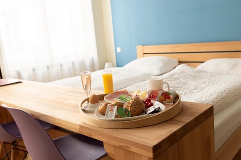 Food and drinks, Food, Breakfast, Continental breakfast