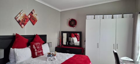 Bed, Photo of the whole room, Bedroom, wardrobe