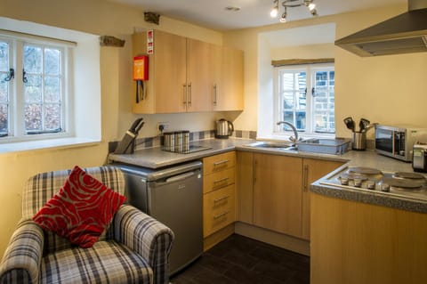 The Old Nag's Head Nature lodge in Edale