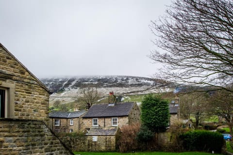 The Old Nag's Head Nature lodge in Edale