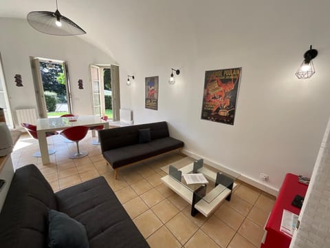 TV and multimedia, Living room, Lounge or bar, Seating area