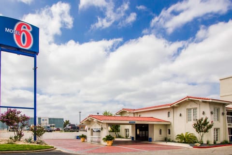 Property building, Facade/entrance, Day, Property logo or sign, Logo/Certificate/Sign, On site, Time of day