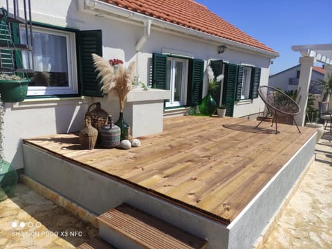 House Diana - heated swimming pool and jacuzzi Villa in Zadar County